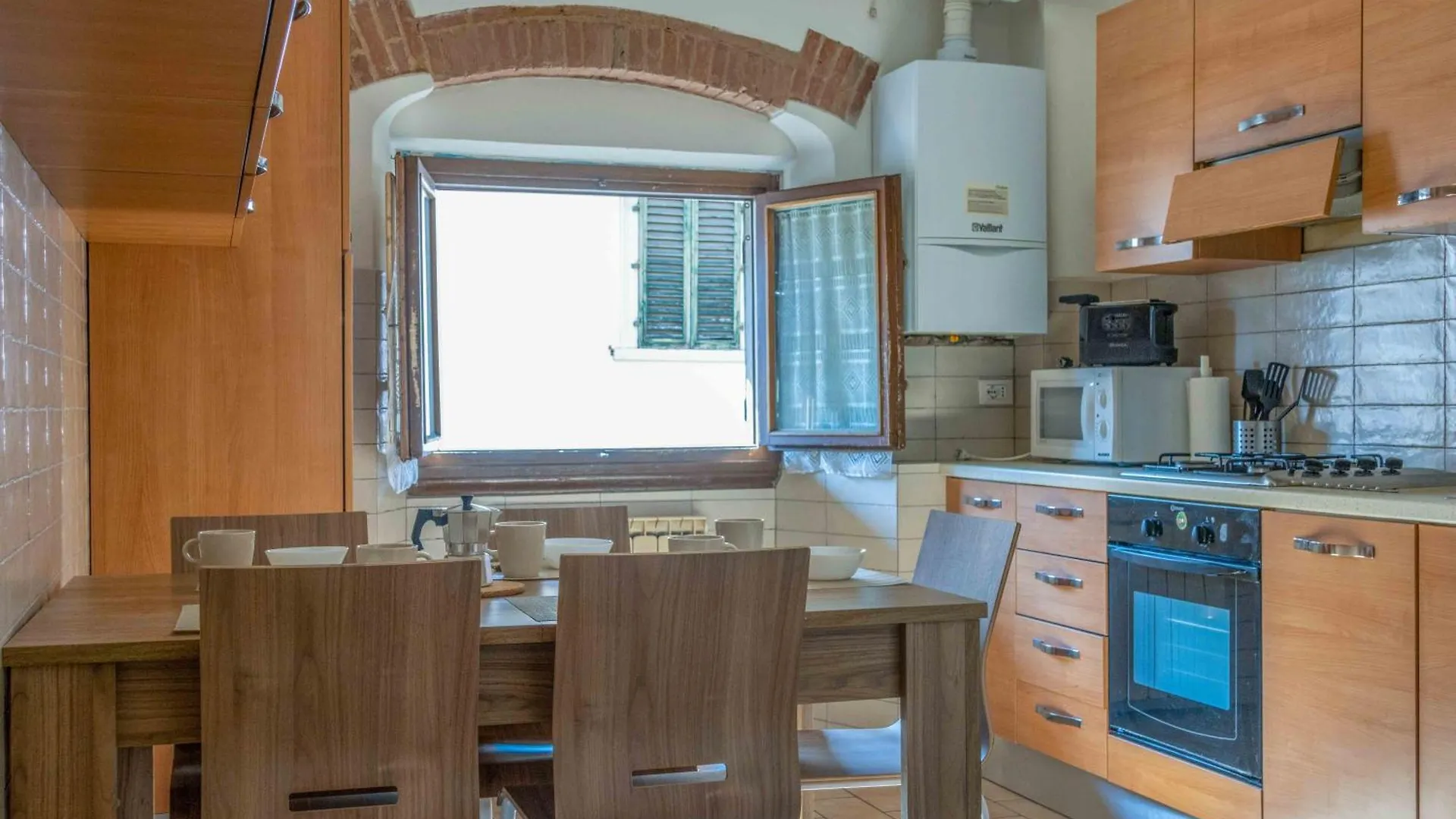 Kontakte von Boboli 4 Bedroom Apartment